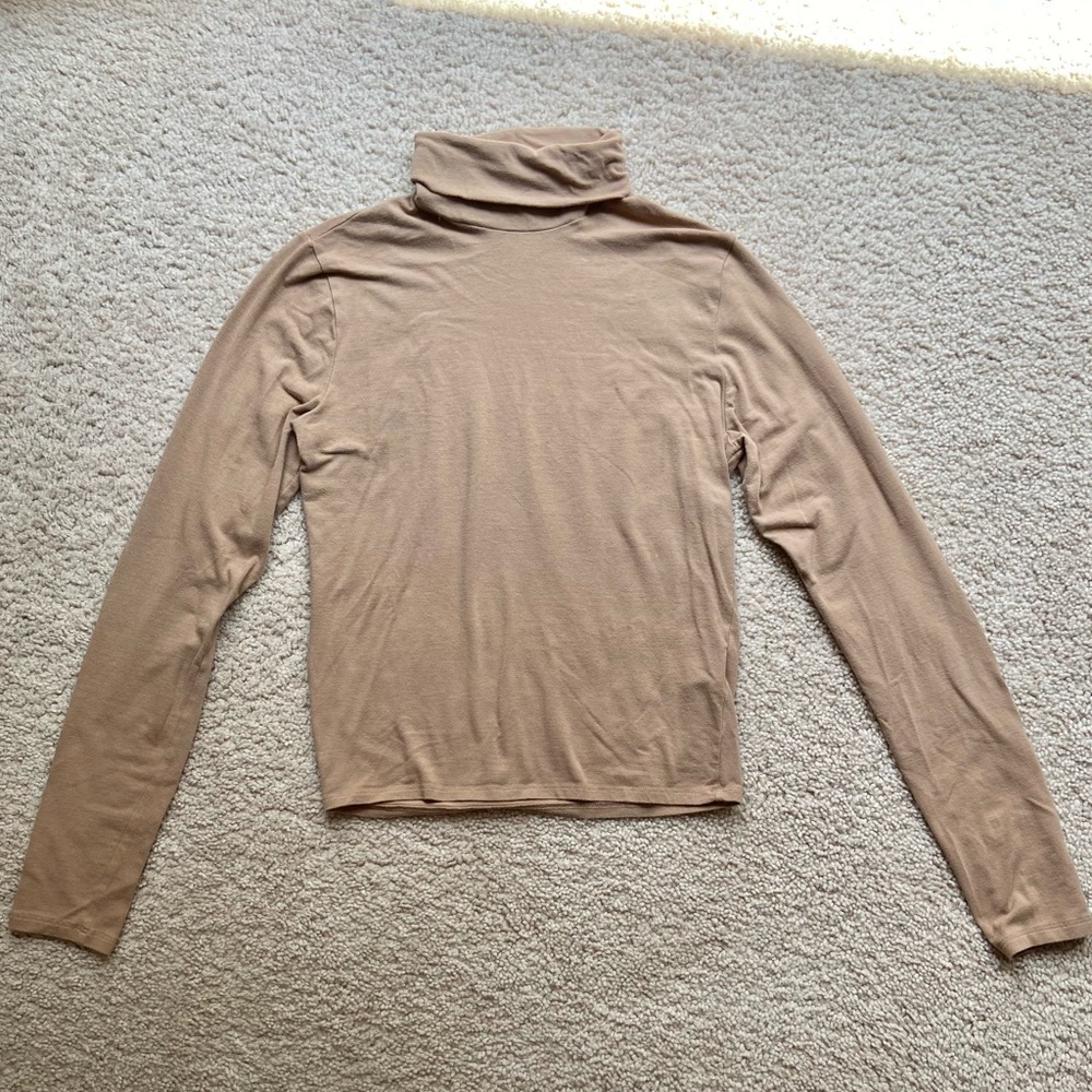 Hollister must-have skin-tight turtleneck- Biege / tan colored- M (fits like XS)